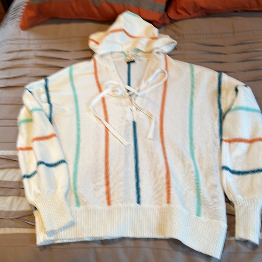 ROXY Summer hooded sweater. White with pretty stripes & lace-up front opening.